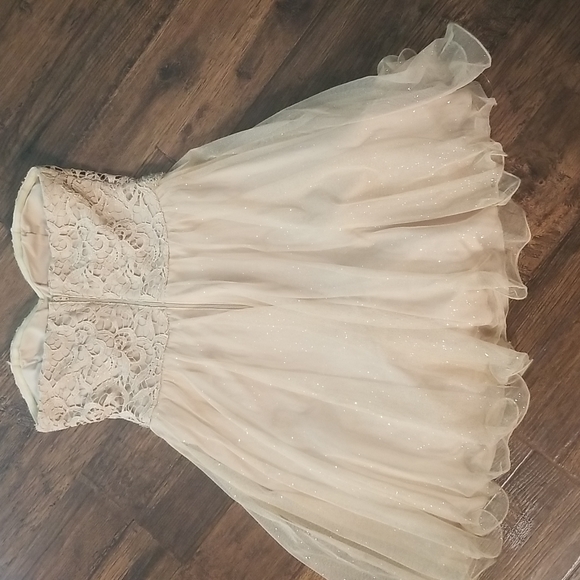 City Triangles homecoming dress. Size 7 - Picture 3 of 7